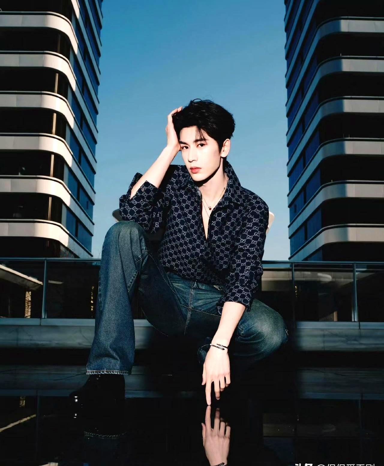 张凌赫逐玉开播双平台热度破3万，刚屠完东南亚多国榜单，转头就被当地网友集体抵制了