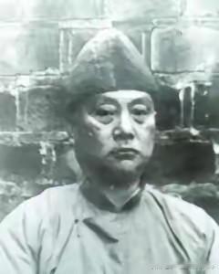 1950年，国军中将周磐在昆明被俘，并判处死刑，就在快要被枪毙时，他忽然想到，
