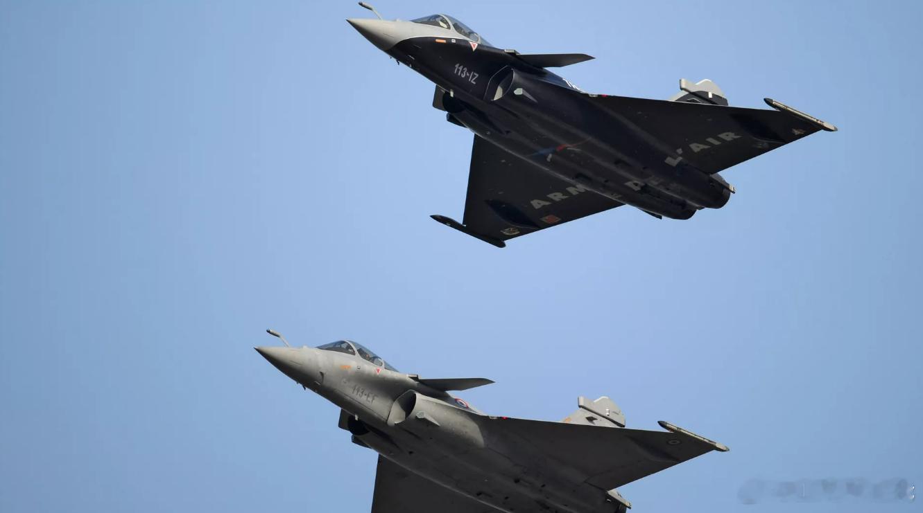 印尼接收首批3架“阵风”后，并不意味着放弃采购“枭龙”或歼-10CE1月26日，