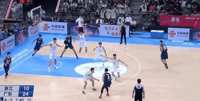 1.78米徐杰是怎么打2米23的余嘉豪吧！利用速度变化+找时间差+捕捉错位机会，