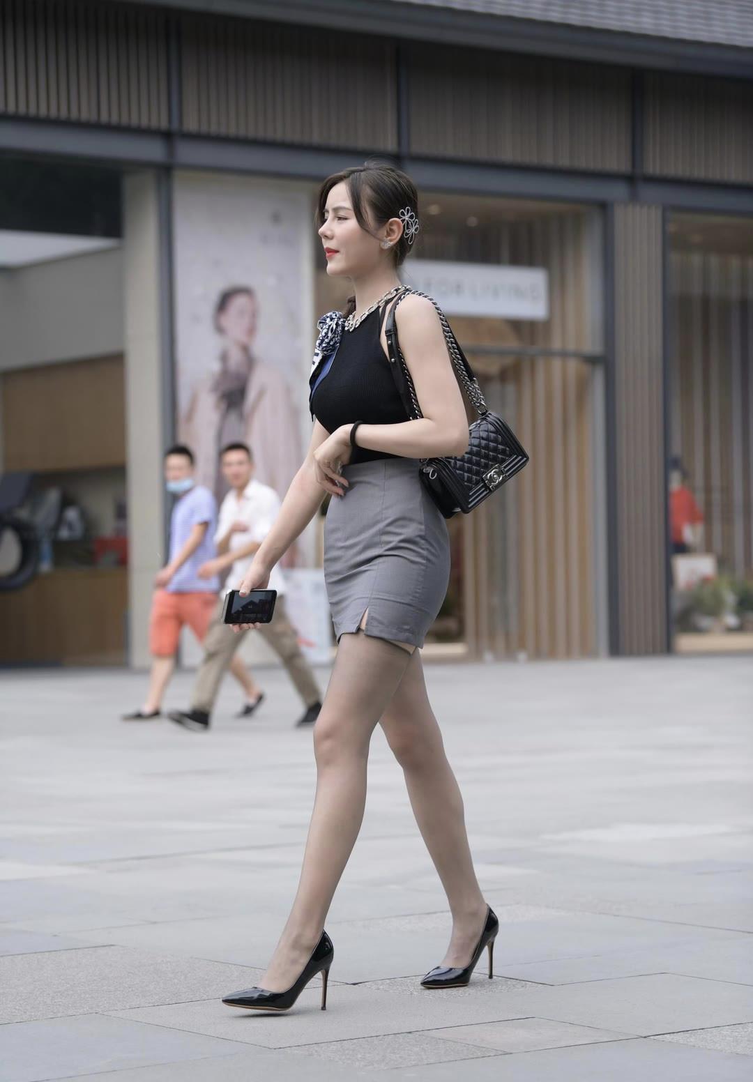 成功不是终点，失败也不是终结，唯有一颗正能量的心，才能让我们勇往直前，绽放人生的