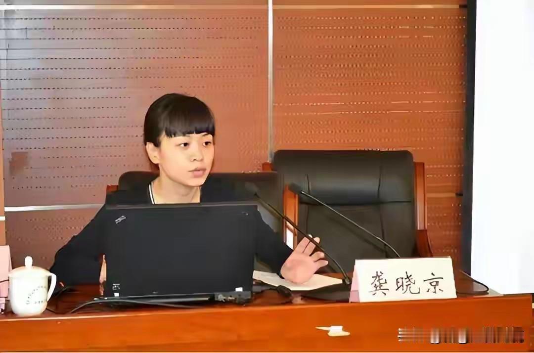 曾经东哥生命中最重要的两个女人！先说庄佳，京东黄埔一期管培生，一路做到小家