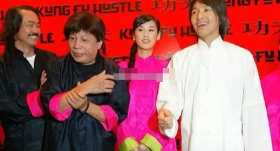 1月18日，周星驰发图文悼念梁小龙！如果不是梁小龙骤逝旧事儿重提，还真不知道梁