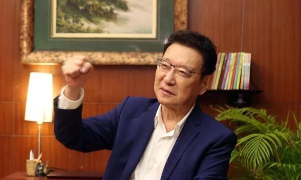 赵少康这个人很不地道，自己不是国民党主席参选人，却深度掺乎国民党主席的选举事务，
