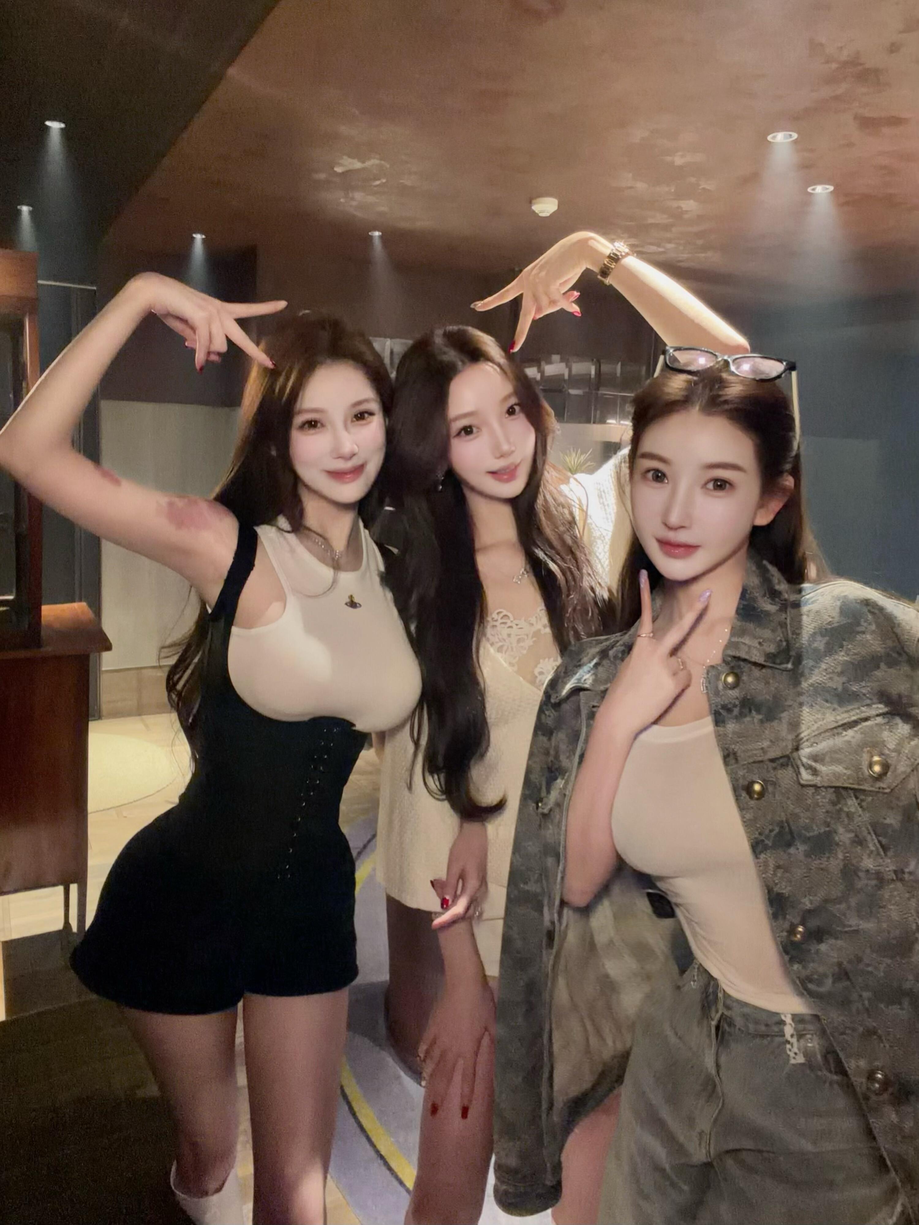 天啦噜你们看花三三这个腰臀比💖