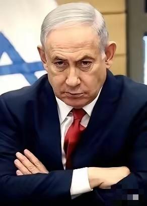 以色列驻联合国代表，当着所有人的面，掏出了手机。他什么也没说，直接按下一个键。