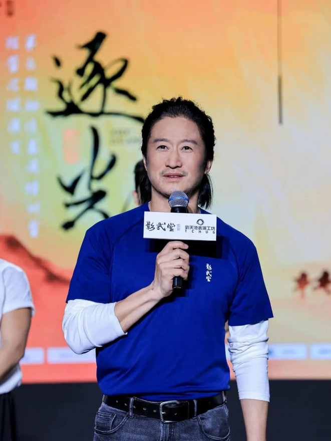 吴京是真听得进劝，之前不少人以为他会为了节省成本，用AI换脸应付《镖人》的角