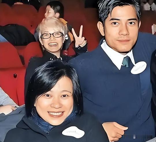 郭富城经纪人小美梁美薇，跟了郭富城30多年，已经从年轻貌美变成了慈祥的阿姨。