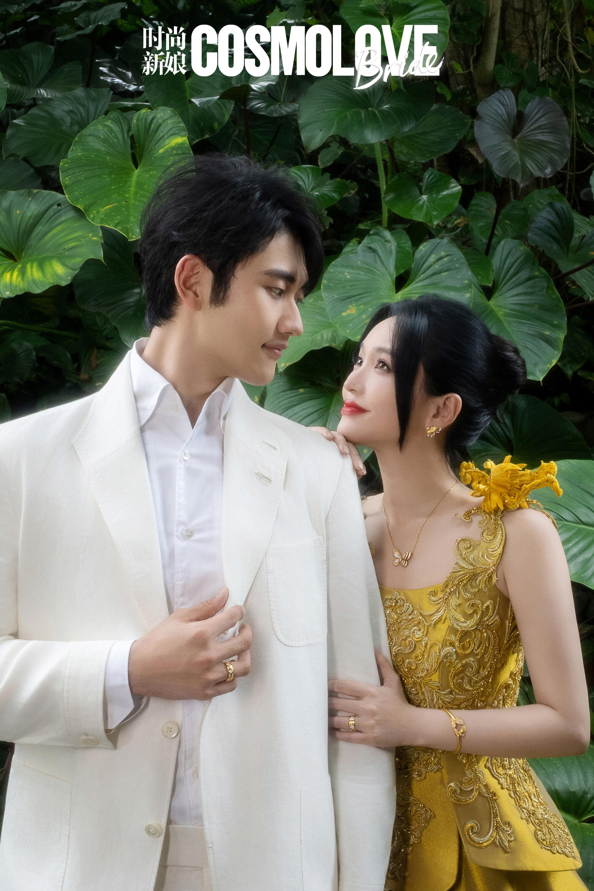 金莎晒婚纱照拍摄视频巴厘岛的潮热天气，也挡不住这组婚纱照里溢出的甜蜜。中西双风