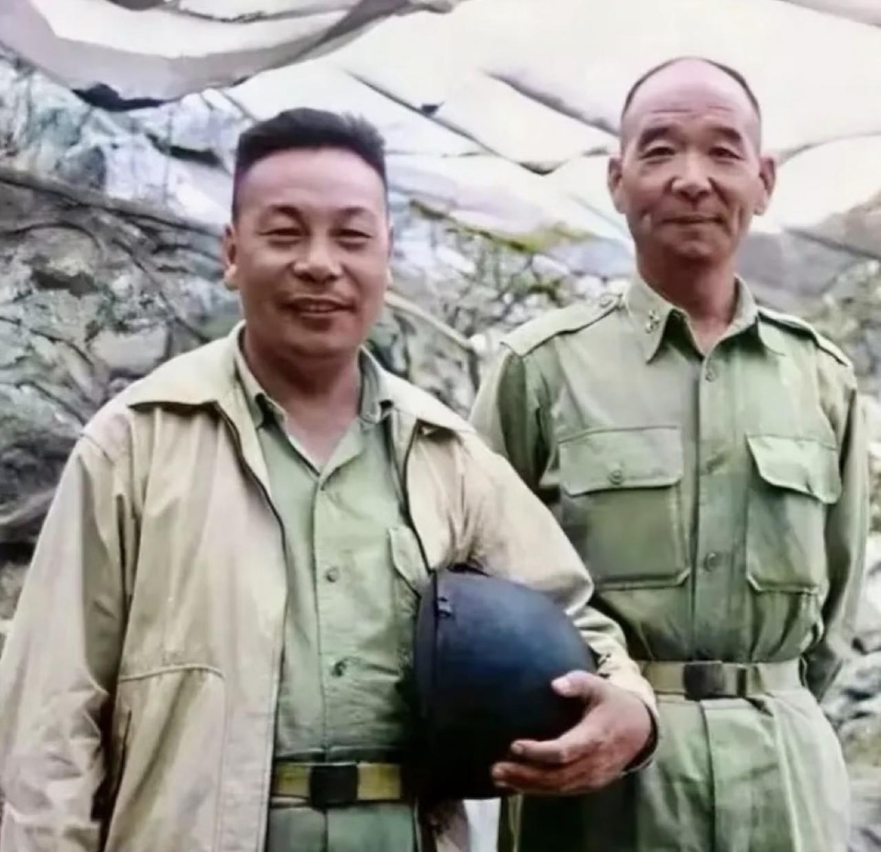 没想到这张60年代金门坑道实拍的彩色合影里，站蒋经国身旁的“金门王”胡琏，3年前