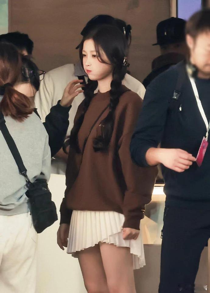 就这个虞书欣掌握清冷姐感的时候是逗弟主，掌握可爱妹感的时候是把姐王[666][6