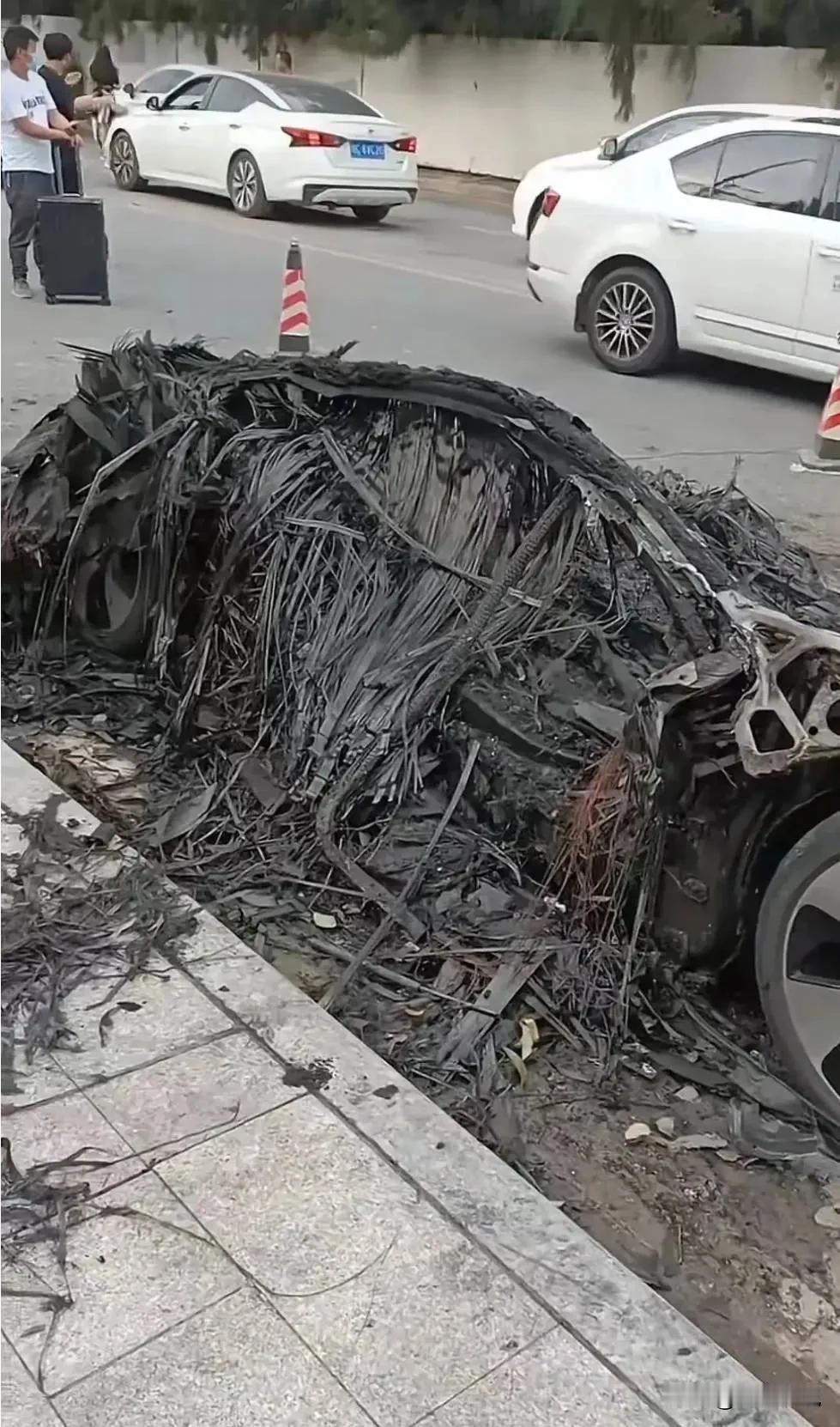 碳纤维的车烧了，原来是这样的