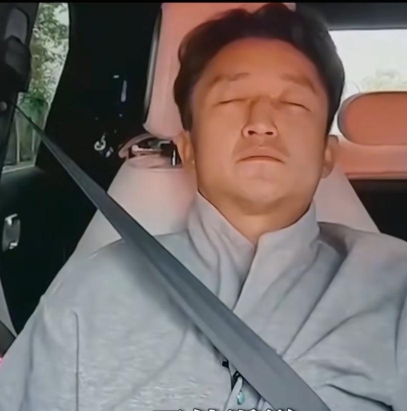 邹市明其实想过的是聂远的生活，在他眼里，聂远的生活才是幸福美好的。聂远的生活其
