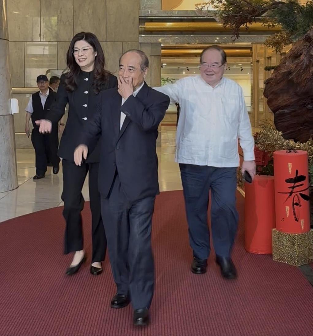 王金平明确表态。台媒报道，国民党主席郑丽文在访陆之行前后两度拜访前立法机构负责