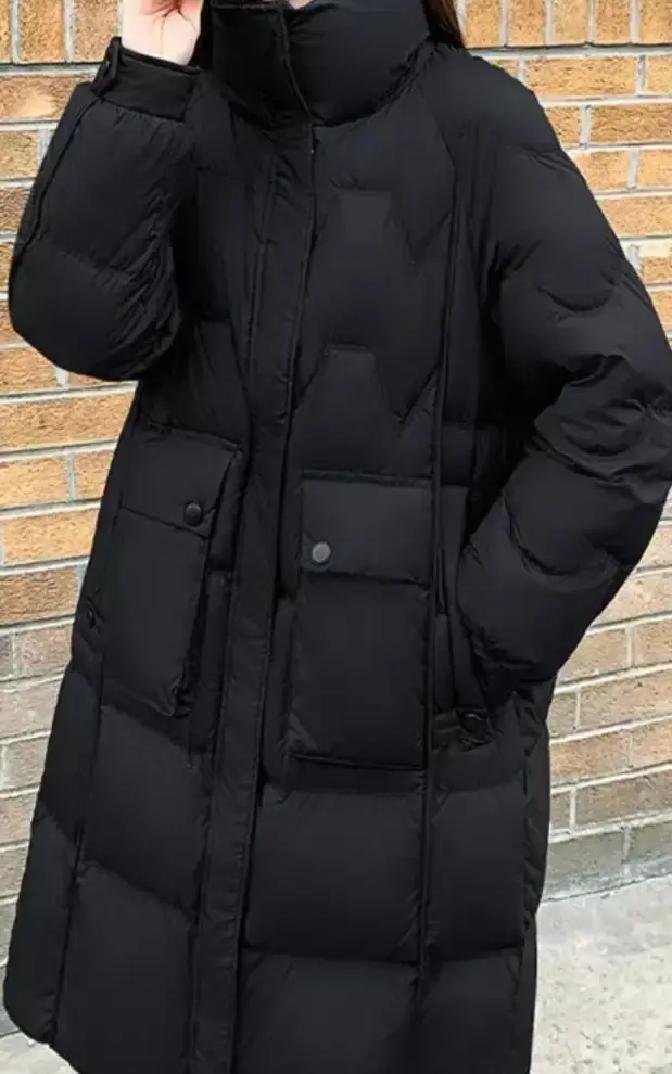 妹妹一年一件两百块羽绒服，图个新鲜。洗两次就瘪，毛钻得满身跑，冬天风一吹透