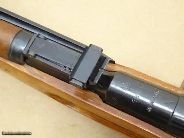 当年在部队打靶时，凡是做这个“小动作”的老兵，那就是射击“老油条”了！步兵流