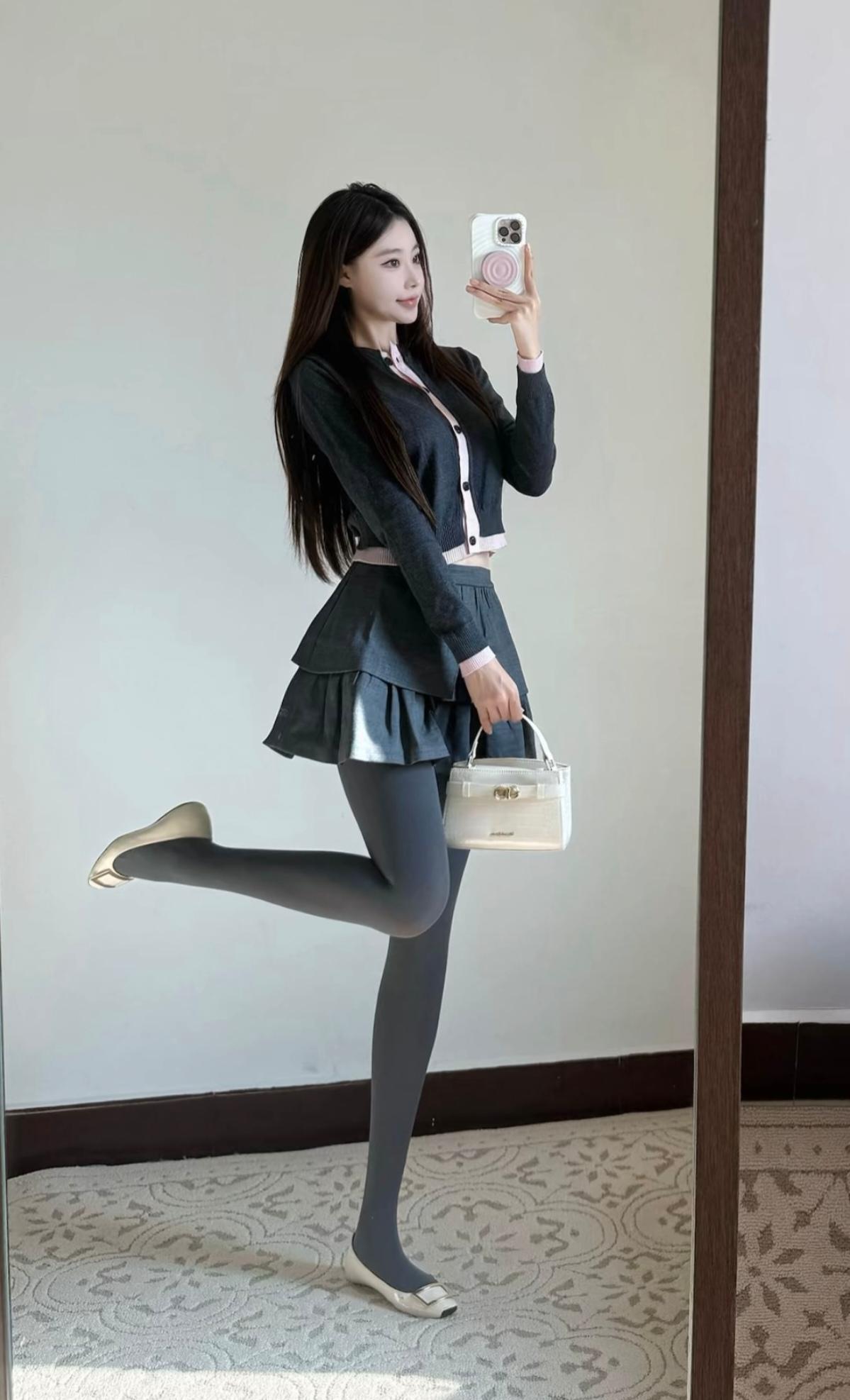 对自己好一点好好吃饭好好睡觉他都不心疼你就别在虐待自己