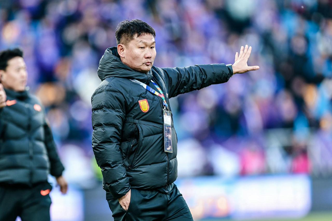 刘建业绝对是这轮中超的最佳主帅，他的临场调度变阵真的立竿见影，重庆铜梁龙这支升班