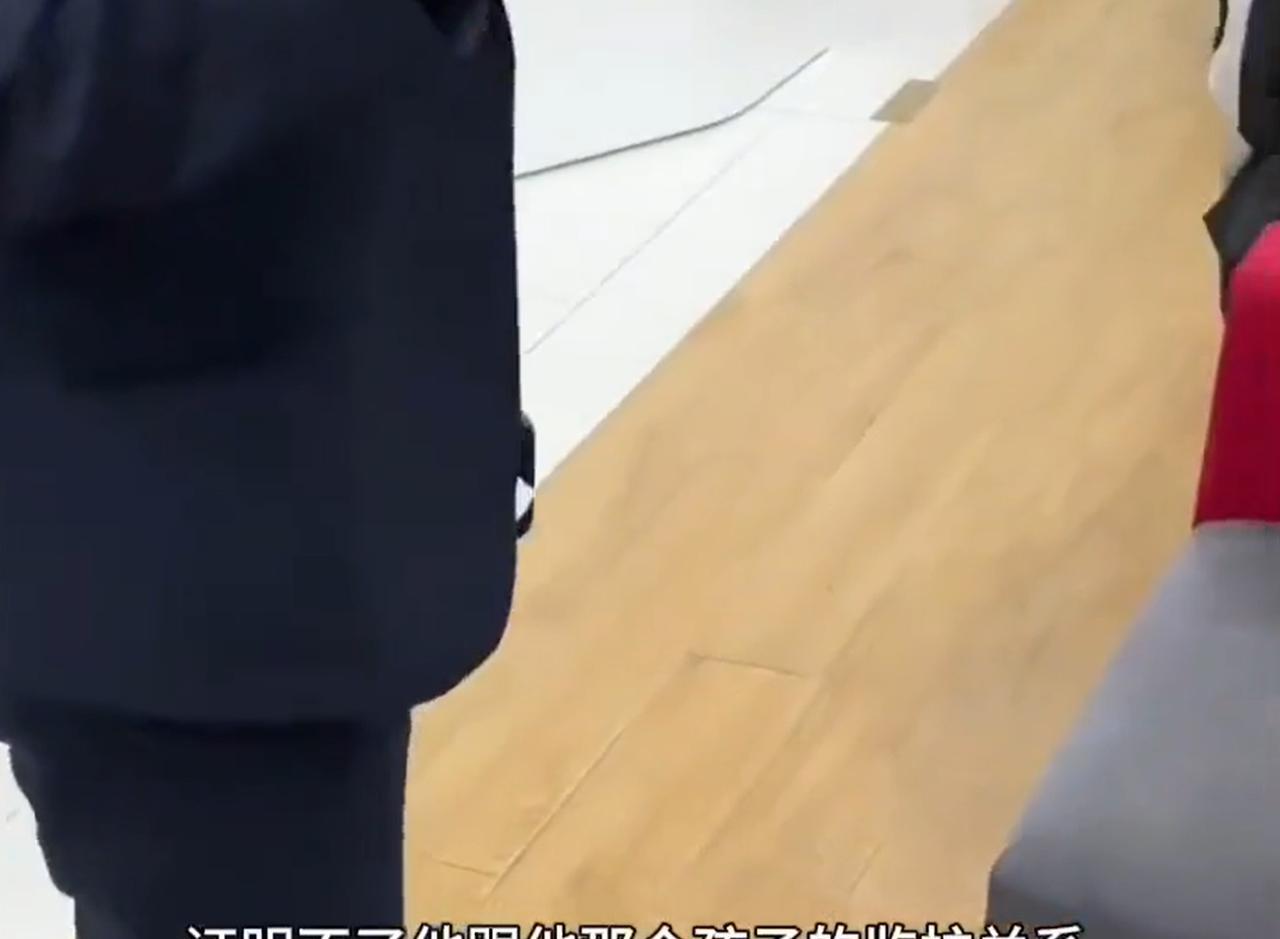 “解释不清了！”陕西，一男子偶然发现两个孩子莫名其妙办了个金融社保卡，就想着拿户