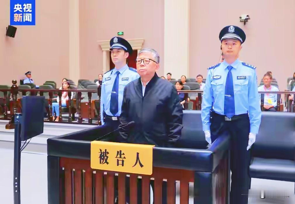 南京市一个正处30年共贪了22.14亿元，平均每年贪7380万，每月贪615万