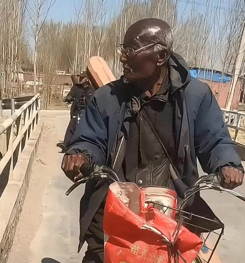 他不是死于肺，是终于把一生都“钓”完了。河北“钓帝”安国勇，75岁，前几天走了。