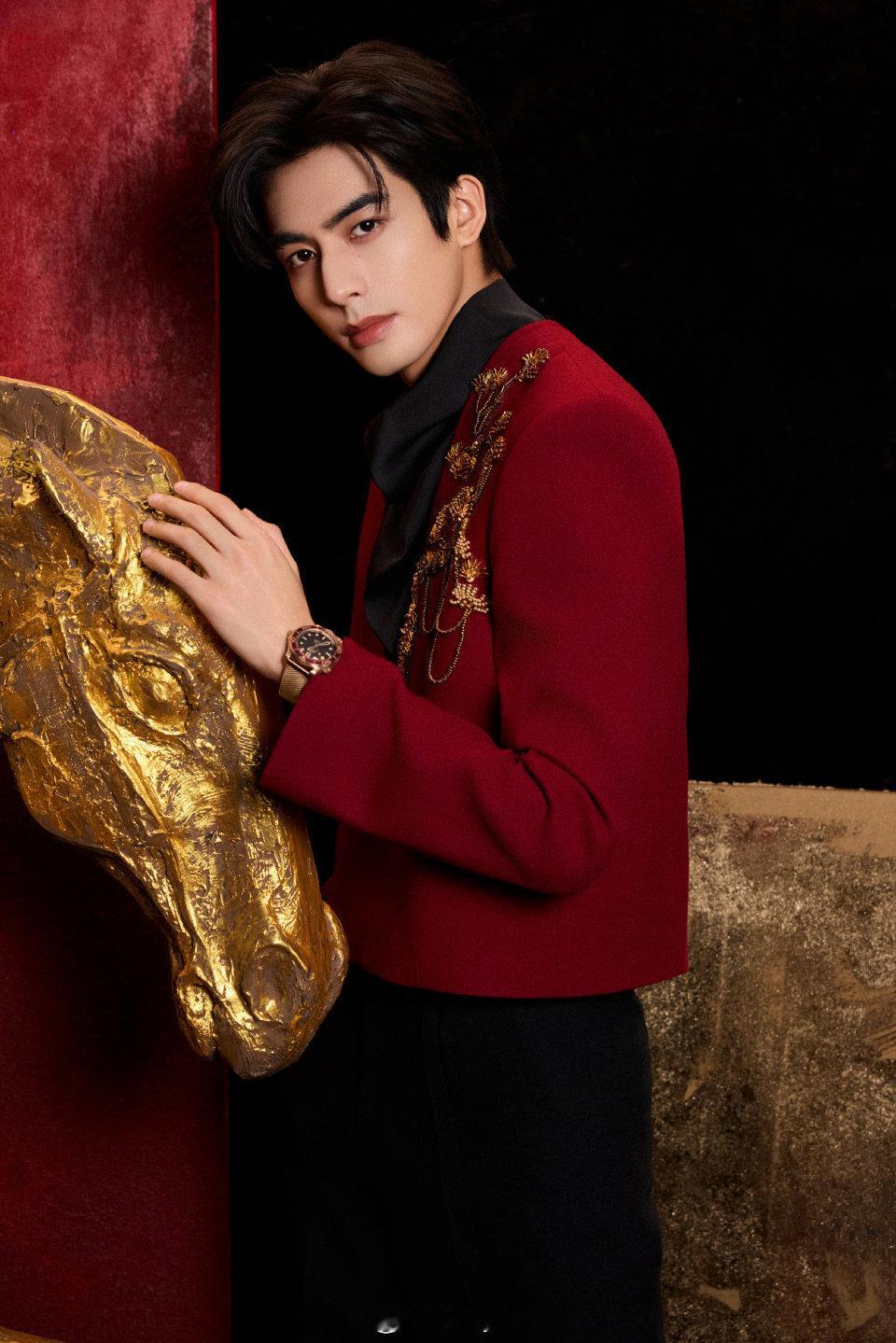 新春茶话会明星新春造型珠宝、腕表分享：宋威龙inOMEGA腕表刘浩存i