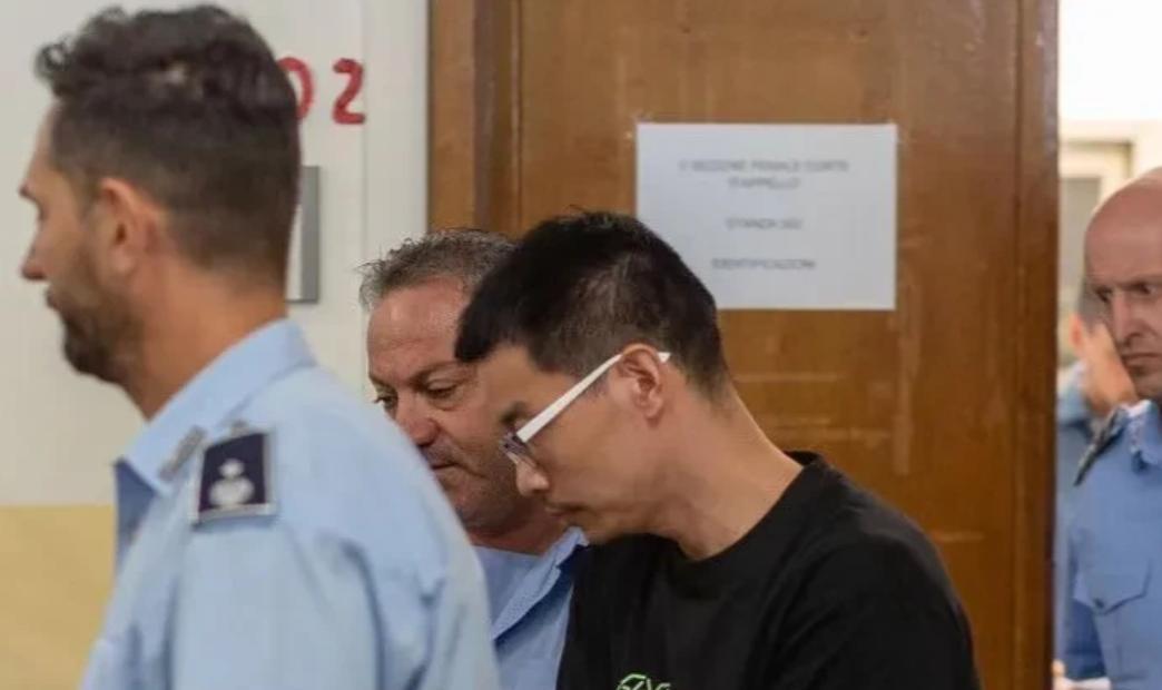 中国黑客徐泽伟被捕，7月3日意大利警方应美国请求在米兰逮捕了33岁的中国男子徐泽
