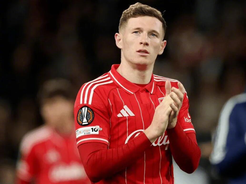 据《每日邮报》曼联跟队记者NATHANSALT报道，该记者在撰写关于卡塞米罗专