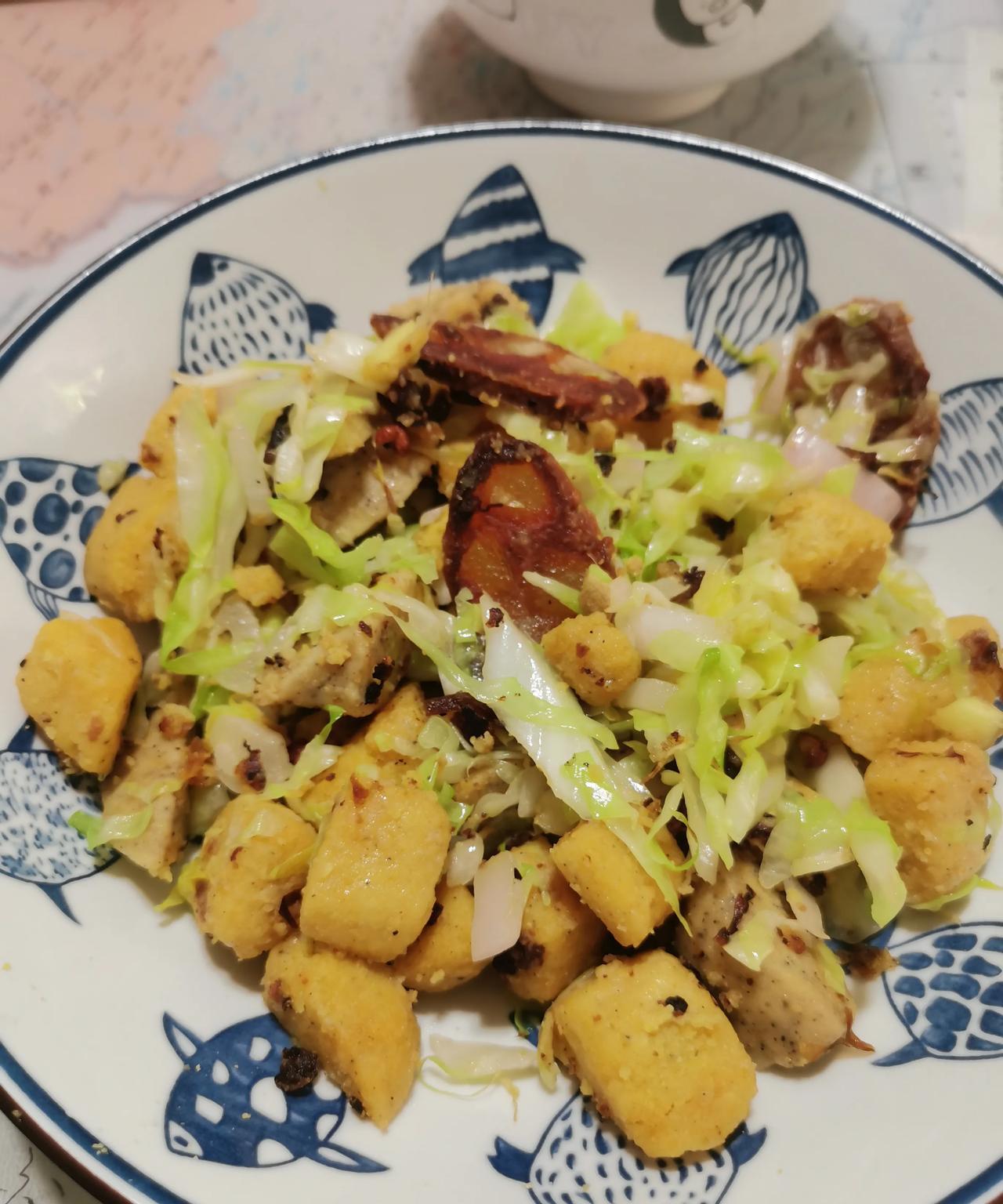 父从军十五载，从小离开农村家。[赞]不太会做饭，但吃饭也从不挑食。父于23