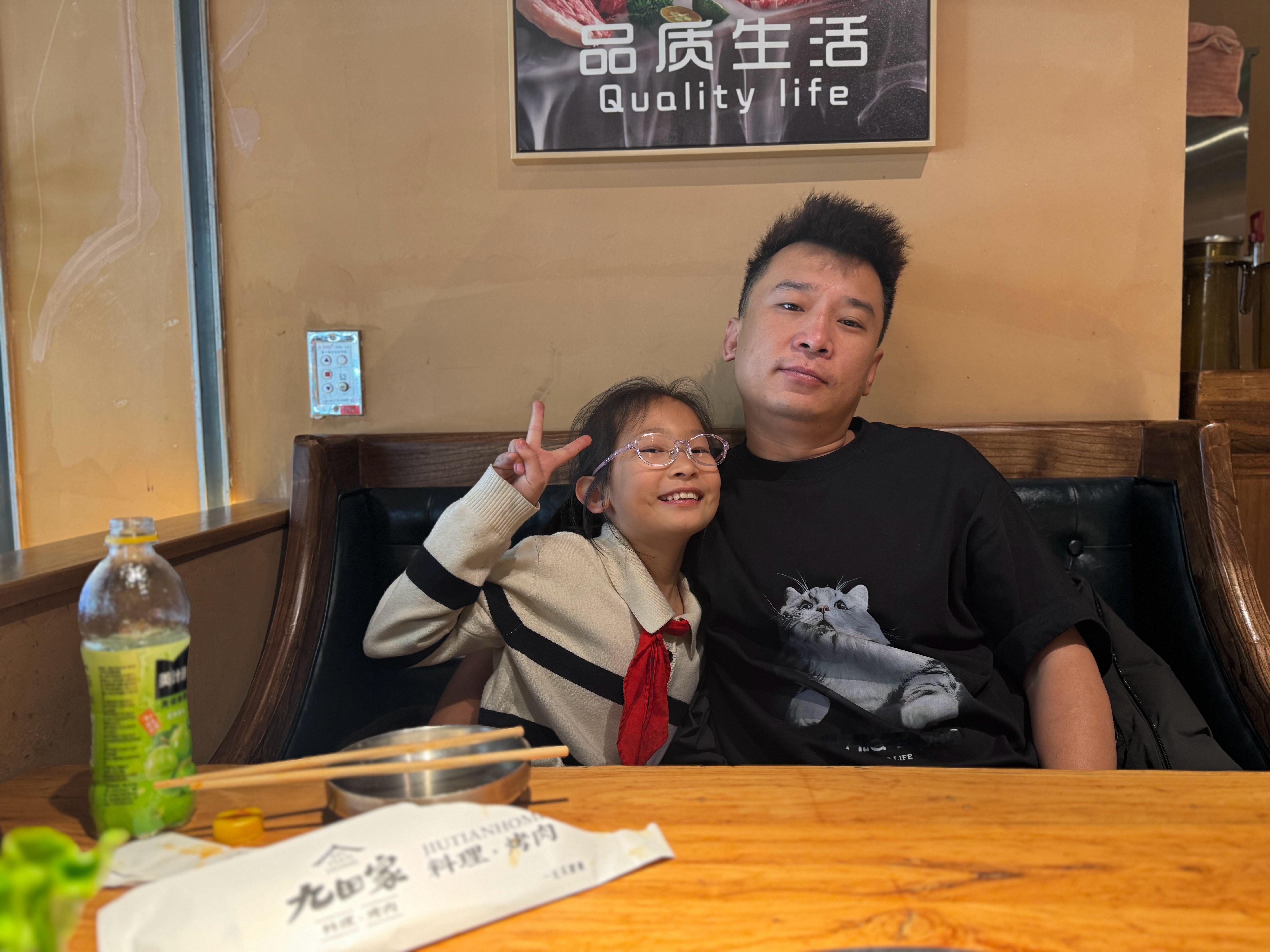 刚好起来了接妹妹放学，直接来吃烤肉。开心。