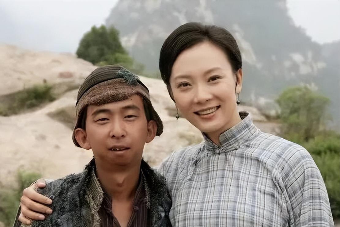 2022年，坐拥10亿身家的41岁导演巨兴茂和妻子大婚，让人十分不解的是妻子貌美