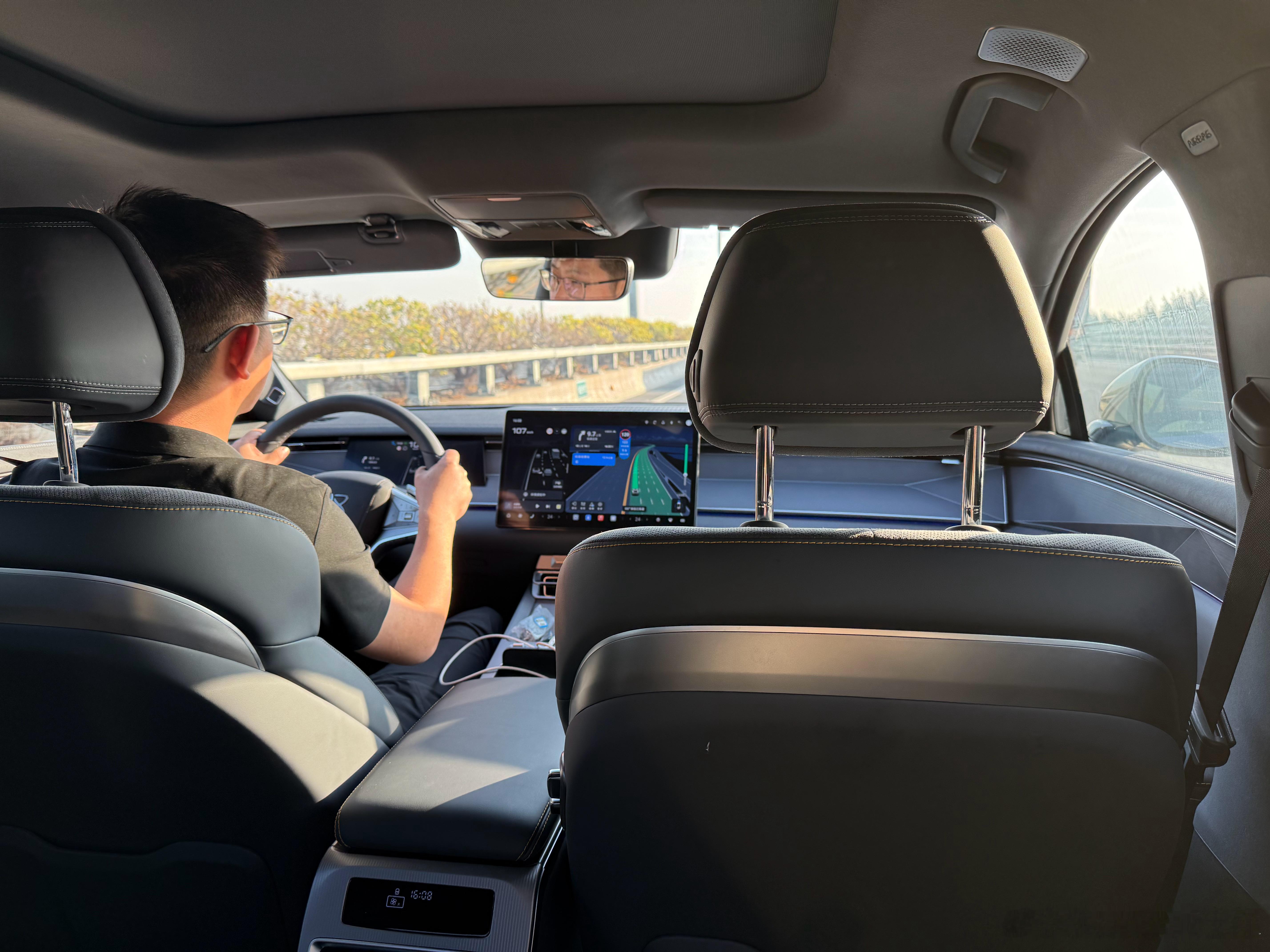 要我说汉L才是A6L、E300这类车型的平替放眼新能源市场，有几台像汉L这样正统