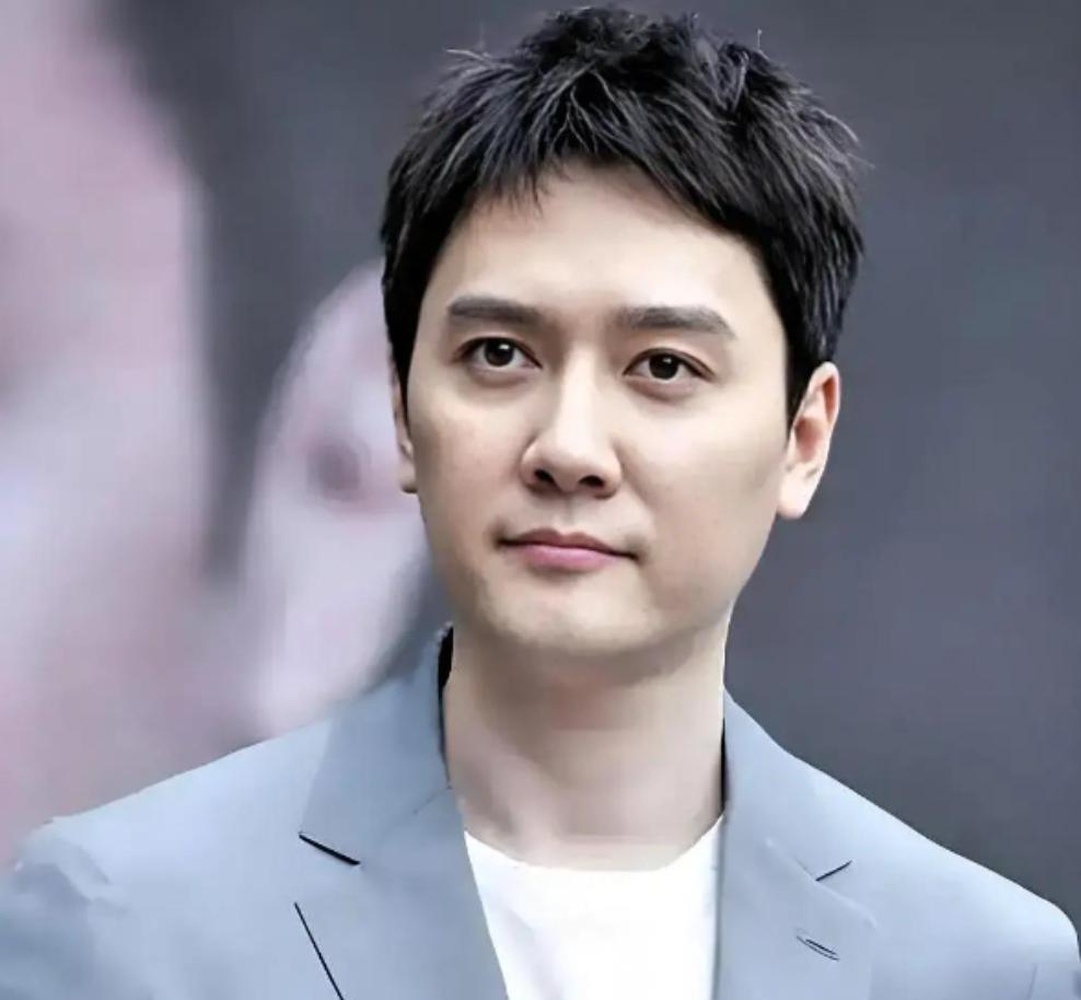 赵丽颖和冯绍峰离婚，根本不是因为感情破裂。当时，赵丽颖在剧组熬夜紧盯着剪辑工作，