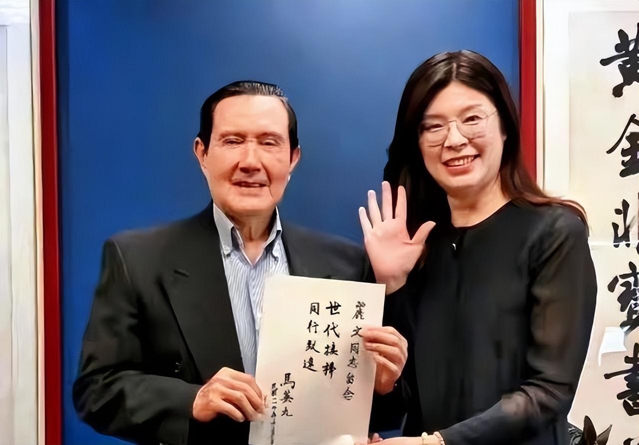 藏得很深的“亲美疏中”的郑丽文，佩服国台办迟迟未发出的邀请函麻烦看官老爷们右