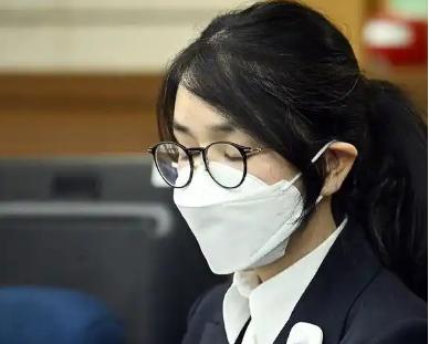 尹锡悦妻子金建希这次彻底爆了，直接在法院上说自己在此之前根本不知道戒严的事情，直