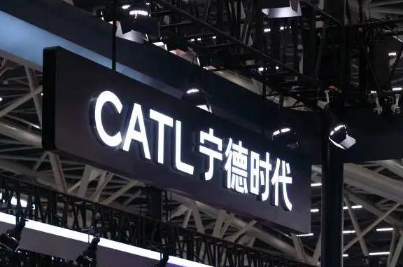 车企扎堆甩开宁德时代？曾经的电池一哥，怎么不香了？2026年，新能源车企和