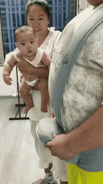 小朋友的位子就这样被占了[捂脸哭]