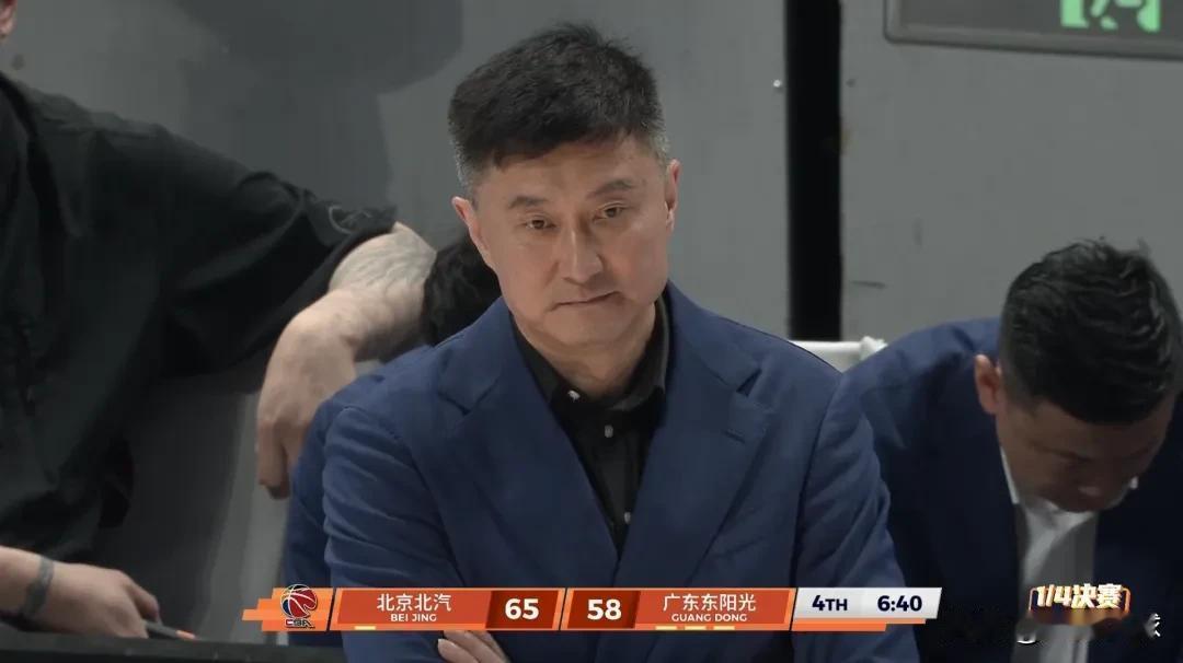 广东出局！这三人连夜卷铺盖走人！杜锋赛后表态耐人寻味广东男篮在季后赛八进四的生