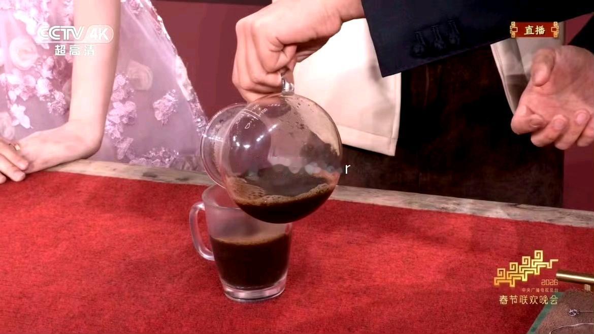 今年春晚邓男子那个魔术，相信大家都记得。结果豆包全给解析出来了，不得不服！那以