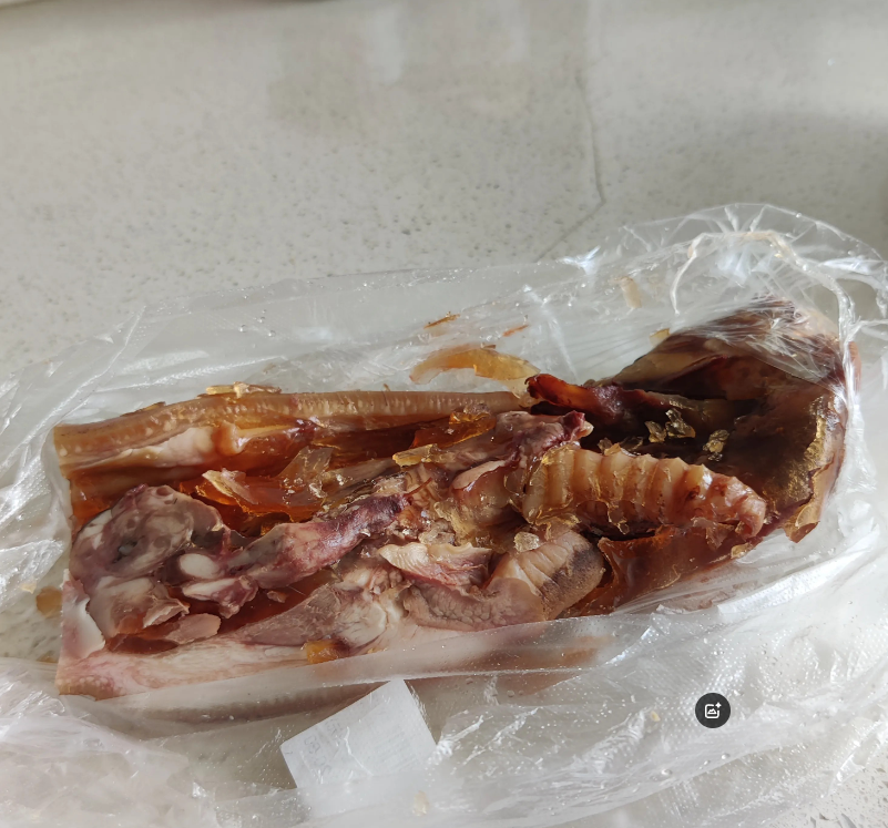 同样都是卤好的猪头肉超市里卖15块钱一斤卖相也挺好，熟食店却要30多一斤！不要