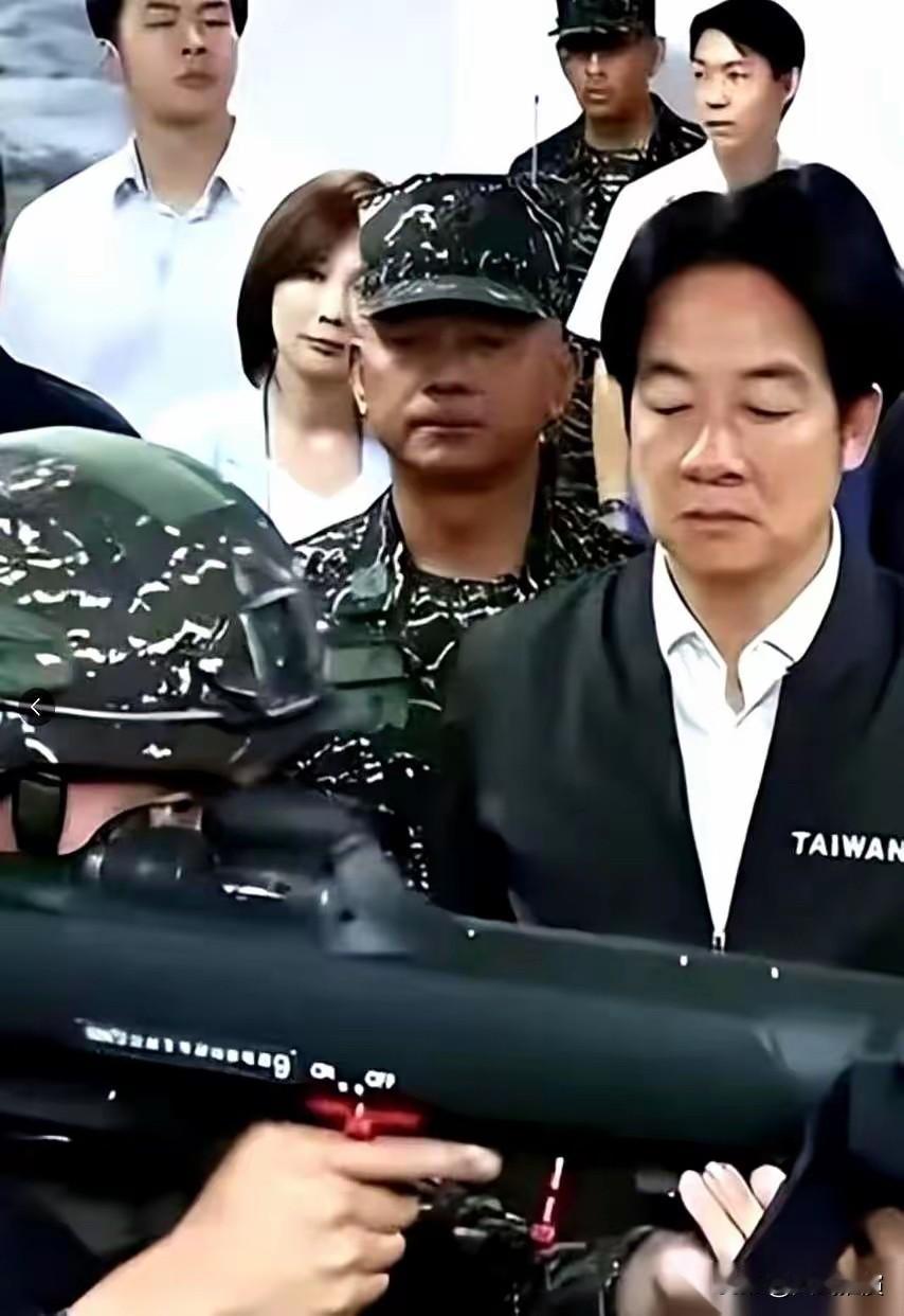 那个台湾小兵的“灵魂拷问”，简直是今年听过最扎心的大实话。这小兵说的话，真是