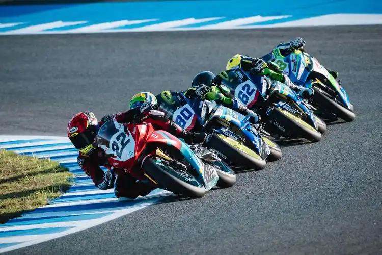 世界顶级摩托车赛事WSBK赛场突发惊天逆转！一支成立不到2年的中国车队，直接拿