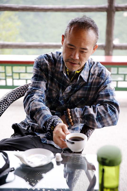 59岁魏骏杰定居内地，近照曝光，身材发福，状态大不如前59岁的香港男星魏骏杰，