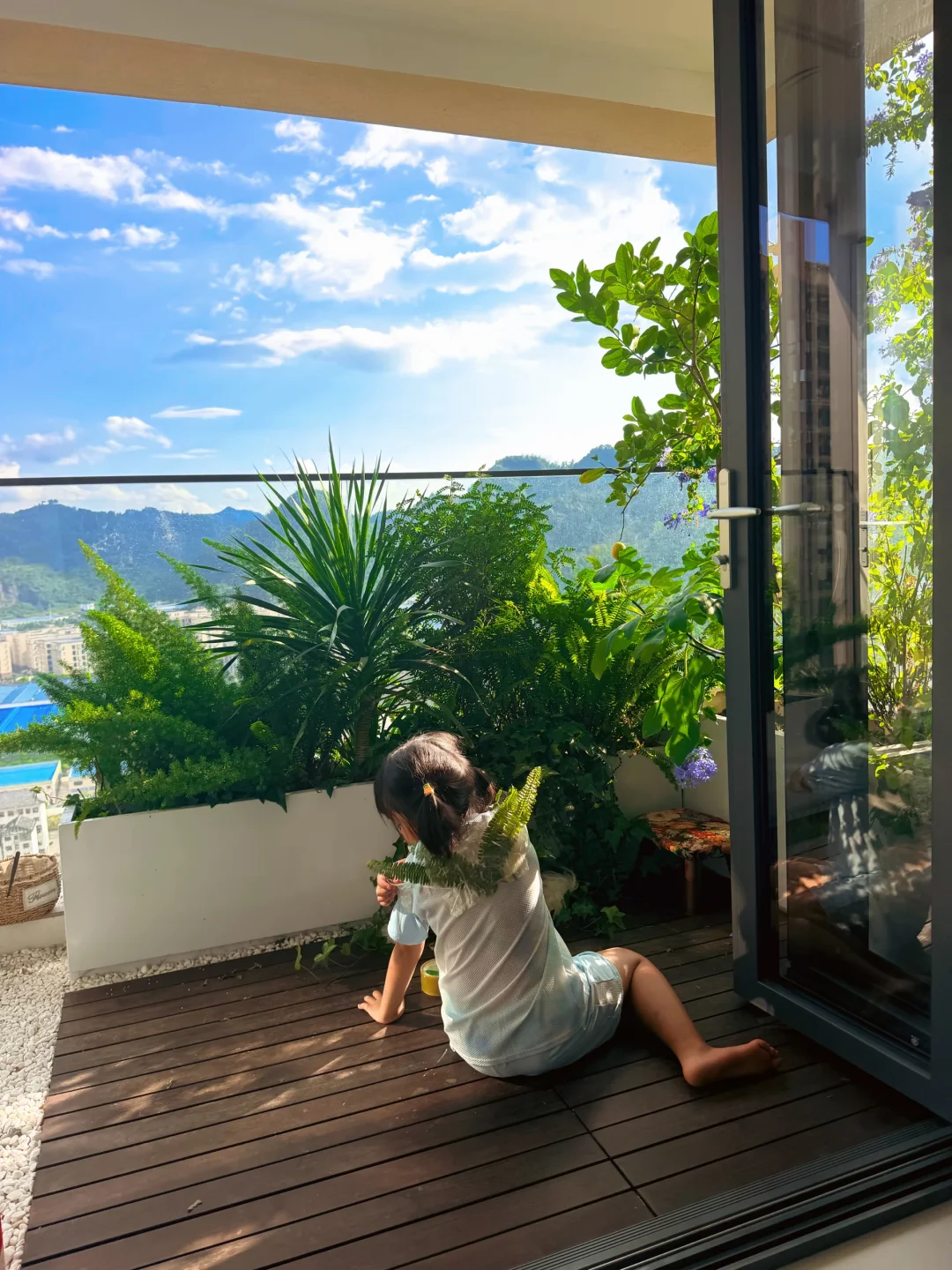 带娃｜住到了可以吹一辈子的阳台🍃