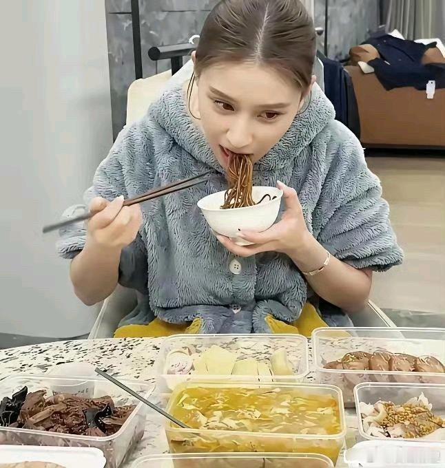 何超莲点的外卖，普通人吃一次就是奢侈了吧