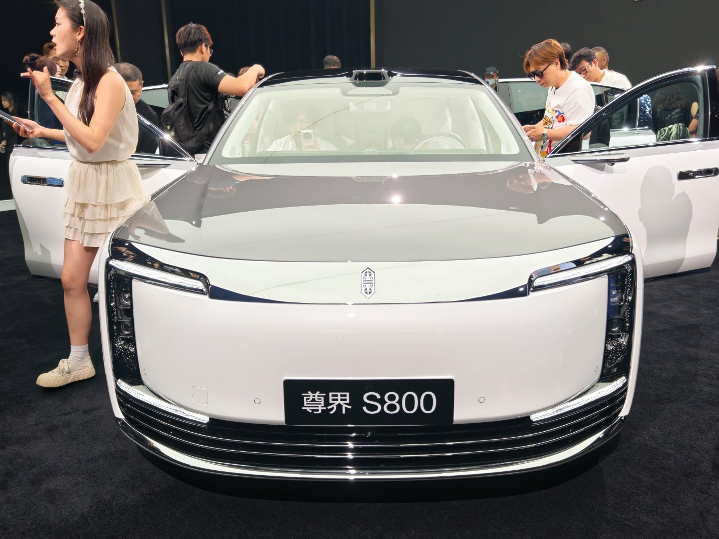 尊界S800发布会之后，我在现场体验了尊界S800的实车，有几个感受比较明显：1