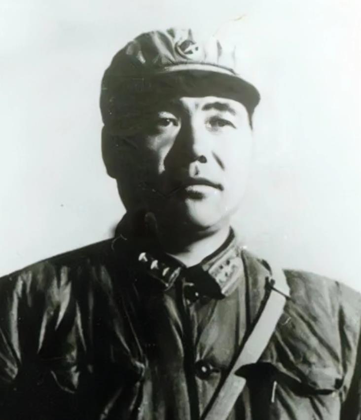 1967年，深夜，战斗英雄郭兴福，含泪掐死两子一女，随后与妻子一起割腕，结果没有