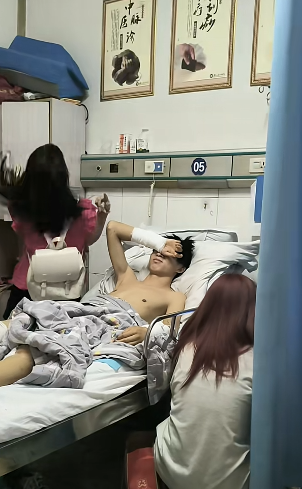 想不到朋友住个院这么多人来看他