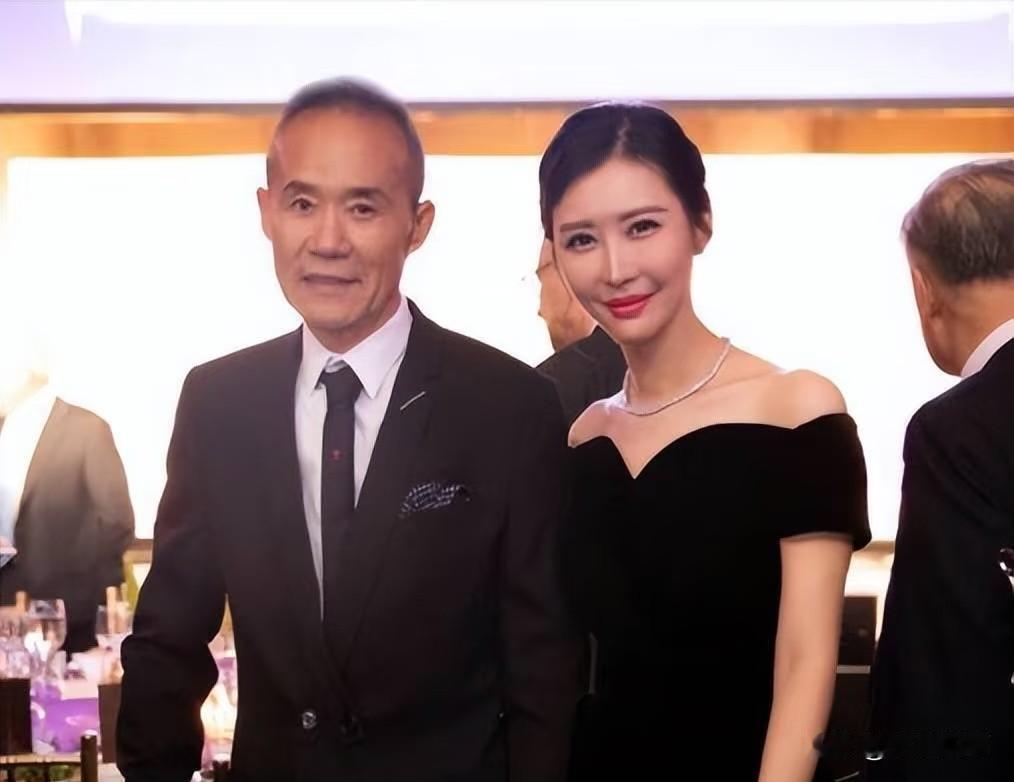 王石这回可能真成了“接盘侠”！圈里人都知道，当年是冯伦组局把田朴珺介绍给王石的