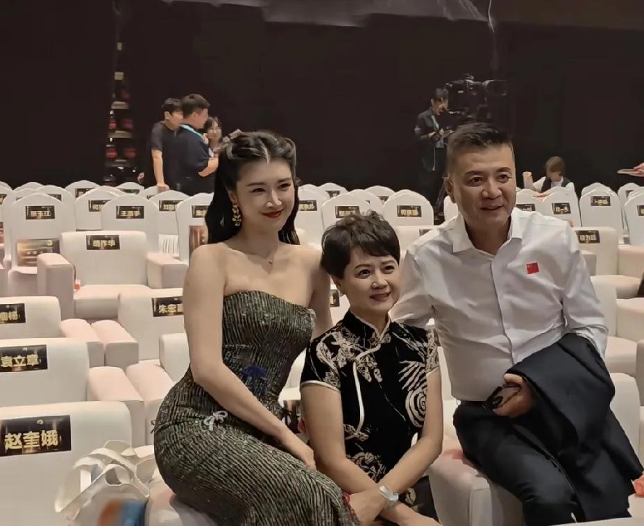 奚望是幸运的，有个很好的继父。刘之冰也很负责任，在如萍和他重组家庭后，也愿意搬